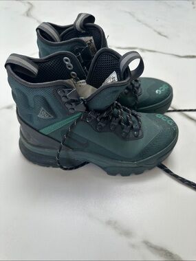 Nike ACG Gore-Tex Forest Green and Black Hiking Boots size 4